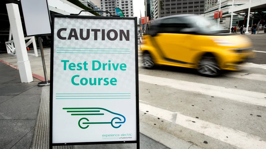 Test drive course sign