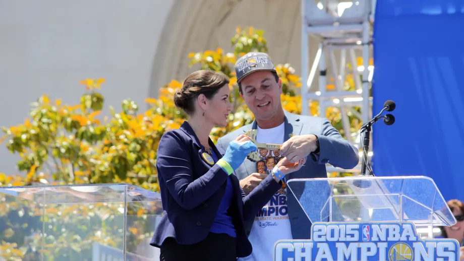 A highlight of the festivities was when Oakland Mayor Schaaf presented a key to her city to Warriors owner Joe Lacob. 